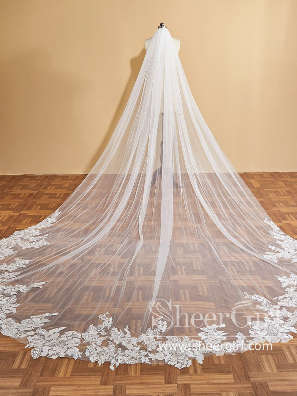 Luxury Floral Lace Cathedral Train Veil Bridal Veil Wedding  display picture 1