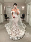 Vestido de novia con hombros descubiertos y tubo de encaje con flores en 3D y cola Chapal AWD1893 