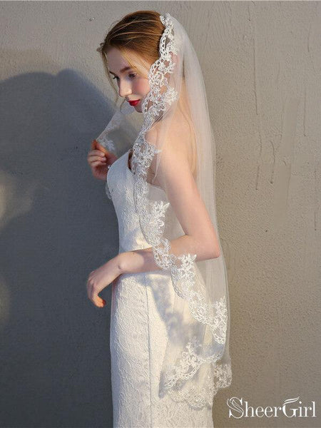 One Tier Short Wedding Veil Vintage-Inspired Lace Mantilla  display picture 2