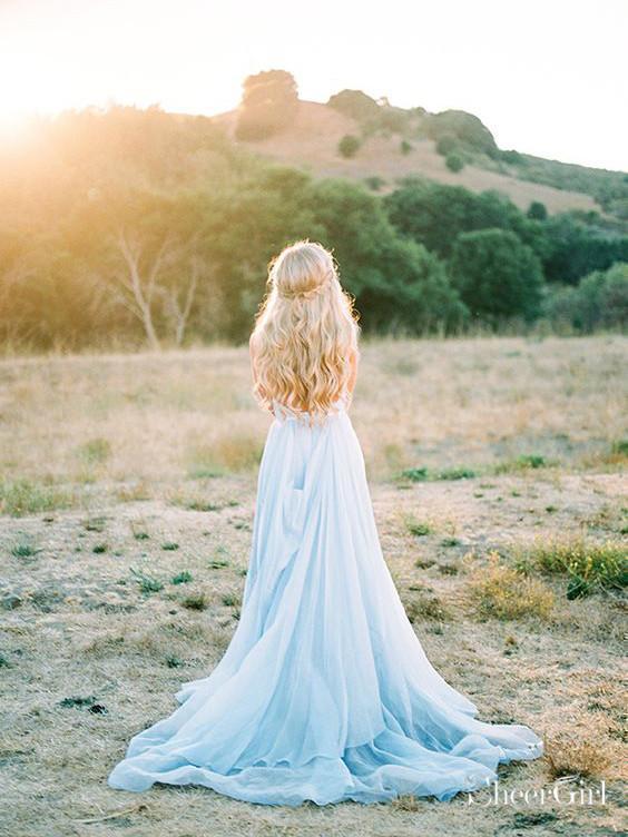 Your Guide to Buying a Beach Wedding Dress